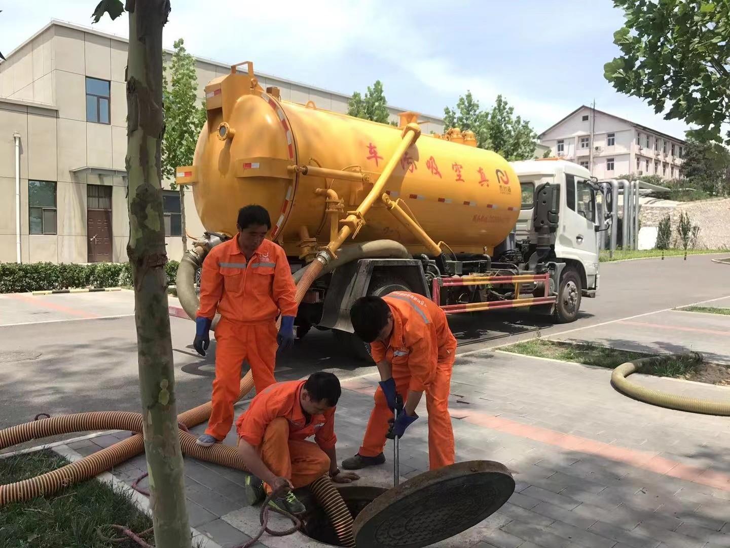 延川化粪池清理与5-8吨吸粪车施工效率分析